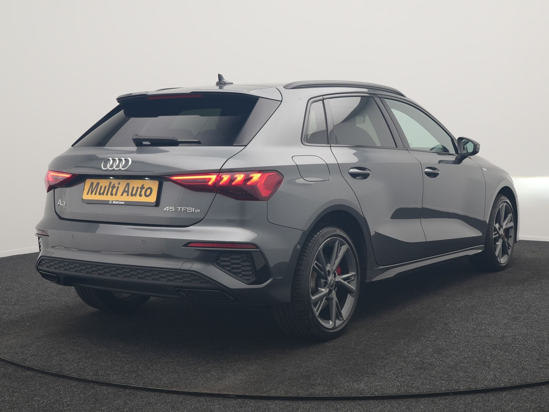 Audi A3 Sportback 45 TFSI e S Line PHEV 245pk Dealer O.H. |, Dealer onderhouden, Stof, Gebruikt, Zwart