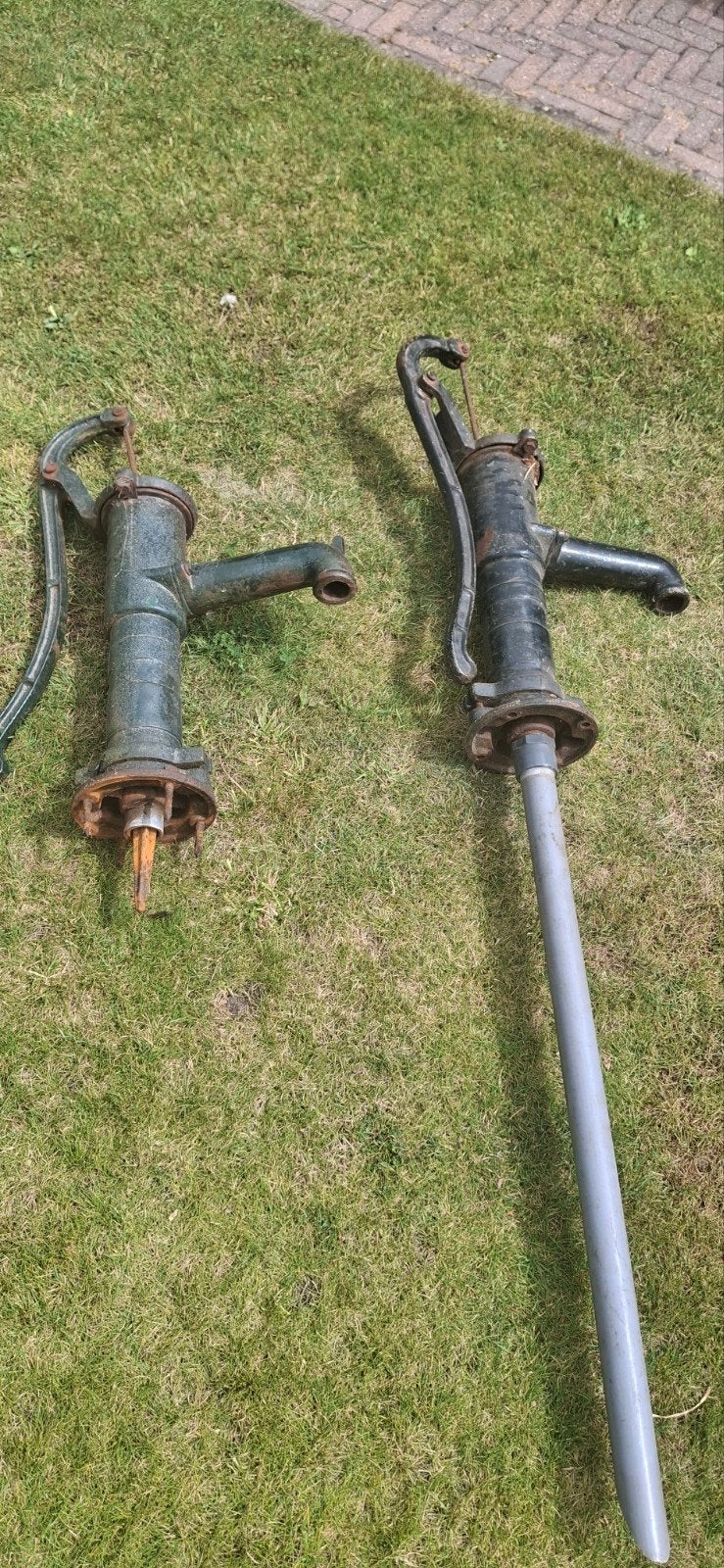 Twee goed werkende oude handpompen voor water, Tuin en Terras, Waterpompen, Ophalen, Gebruikt, Handmatig, Bronpomp
