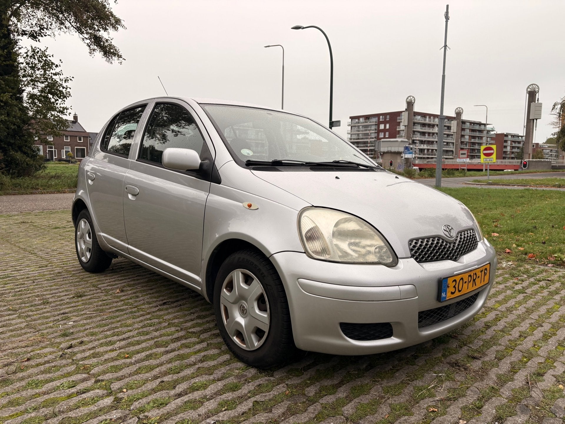 Toyota Yaris 1.3 VVT-i Sol - airco, Voorwielaandrijving, Stof, Gebruikt, 31 €/maand