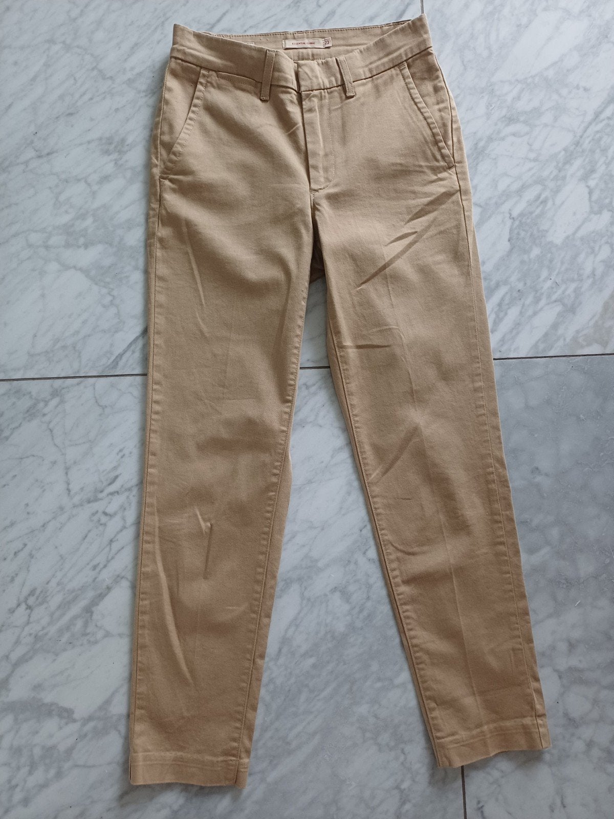 Levi's Jeans Essential Chino 23. W23 L27, Beige, Ophalen of Verzenden, Zo goed als nieuw, Maat 34 (XS) of kleiner