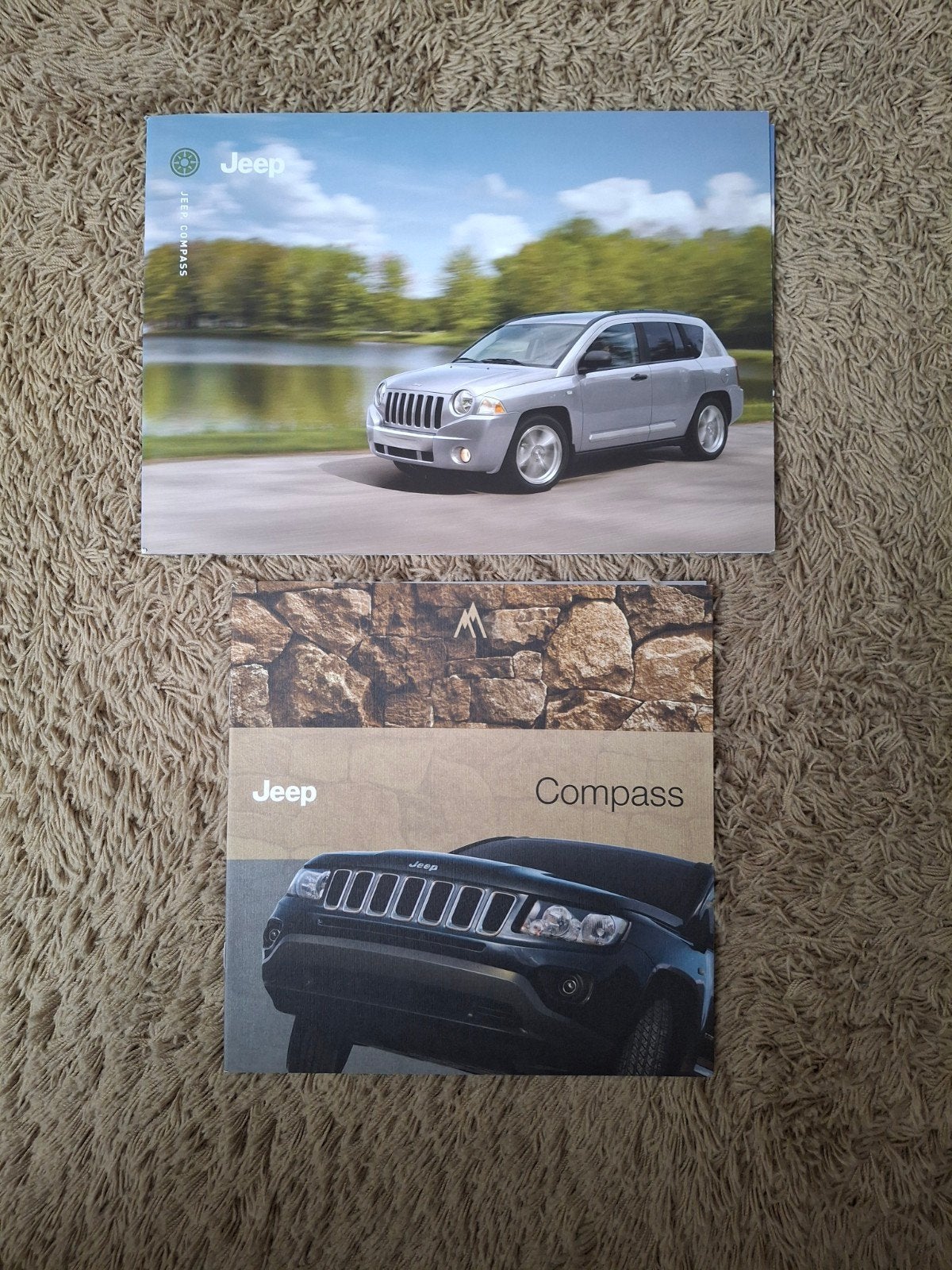 2x autofolder Jeep Compass, Verzenden, Zo goed als nieuw, Overige merken