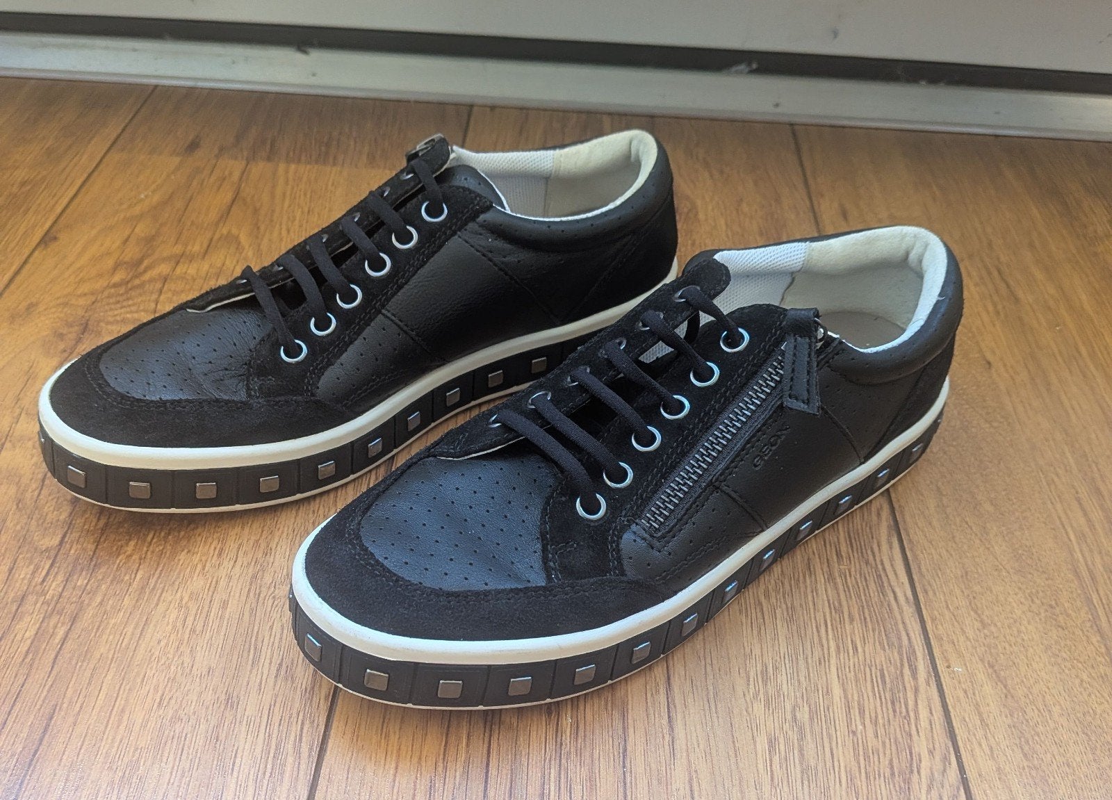 Zwarte Geox Espira sneakers met studs 39, Kleding | Dames, Schoenen, Geox, Zwart, Ophalen of Verzenden, Sneakers of Gympen