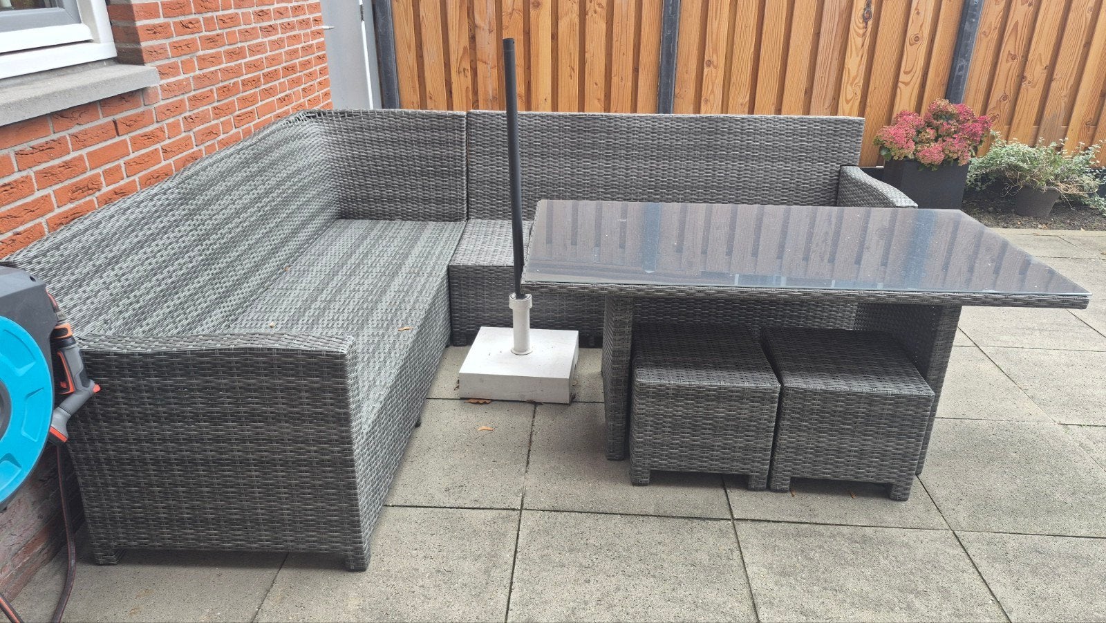 Loungebank dining met tafel en krukjes, Tuin en Terras, Ophalen, 5 zitplaatsen, Gebruikt, Bank