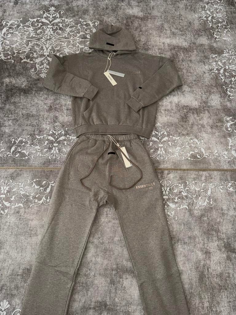 Fear of God Essentials Hoodie & Jogger Set - Nieuw, Kleding | Dames, Jumpsuits, Ophalen of Verzenden, Zo goed als nieuw