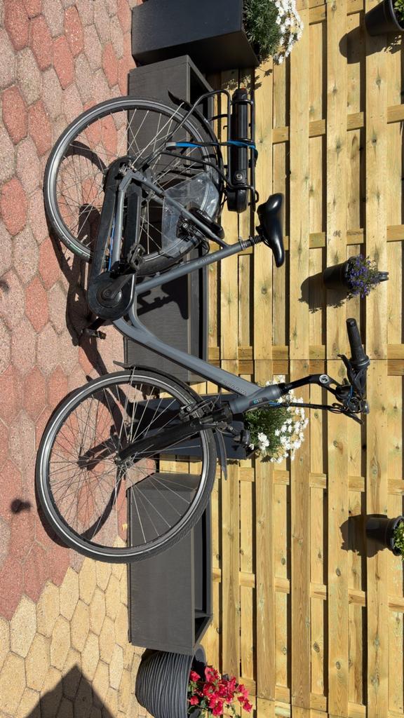 Elektrische fiets met lader, Ophalen, Gebruikt, 30 tot 50 km per accu, Sparta