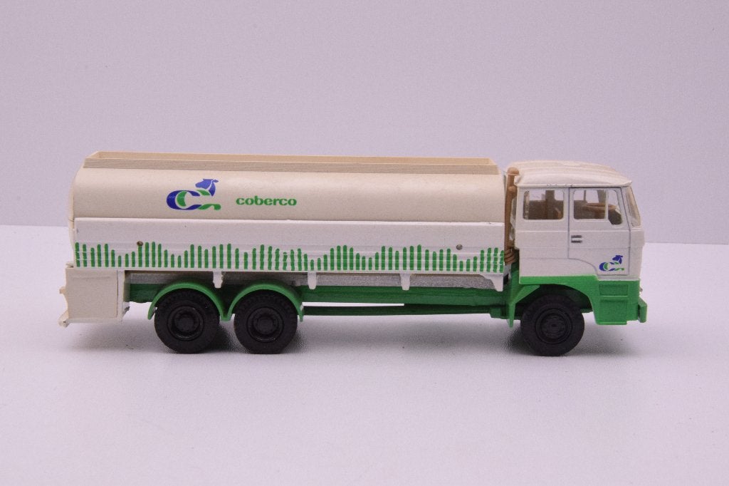 DAF 2800 melkwagen  '' Coberco  ''  Lion Car, Ophalen of Verzenden, Zo goed als nieuw, Bus of Vrachtwagen, Lion Toys