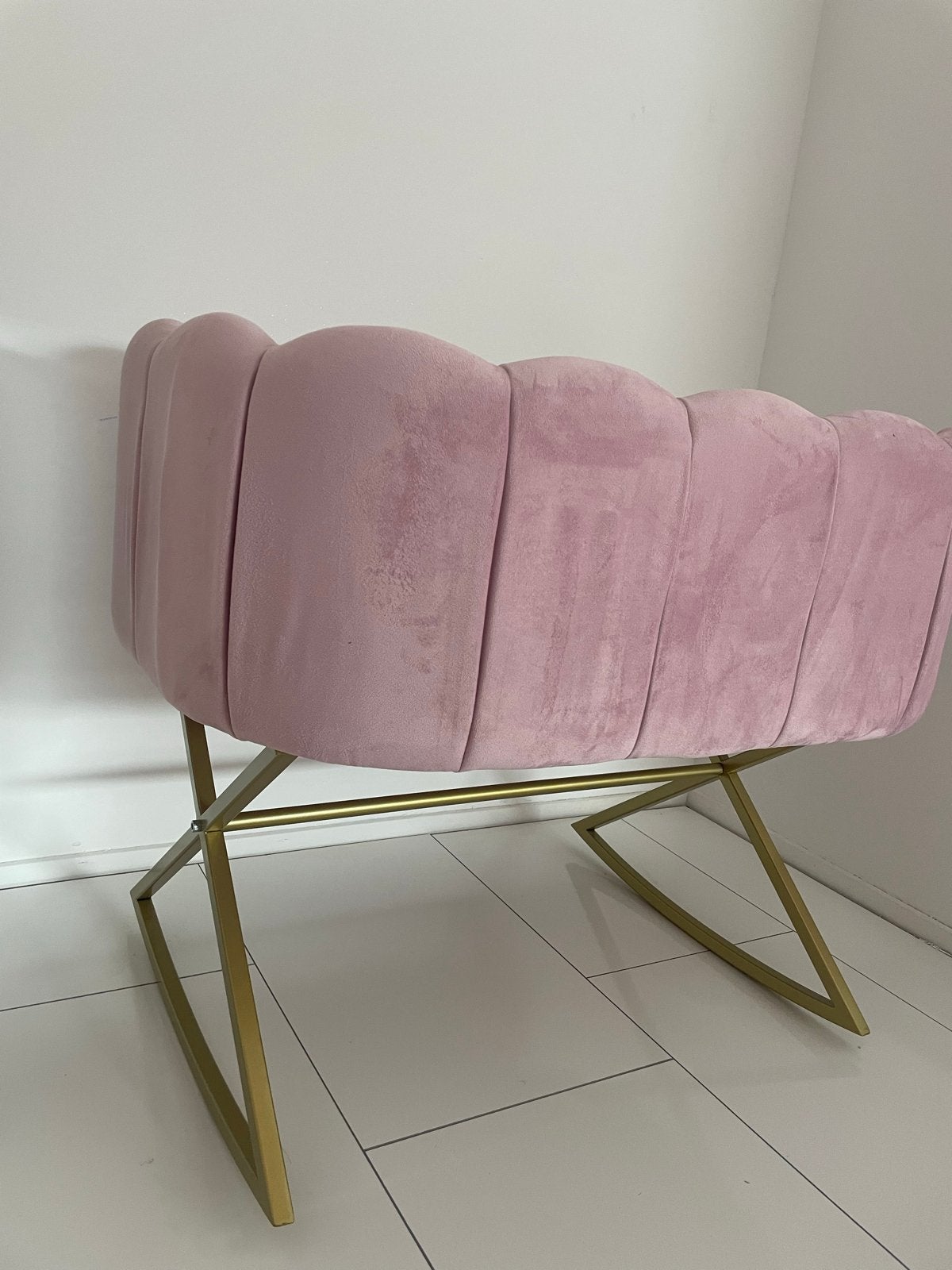 Roze fluwelen wieg met gouden onderstel baby bed suede, Kinderen en Baby's, Babywiegjes en Ledikanten, Ophalen, Nieuw, Wieg