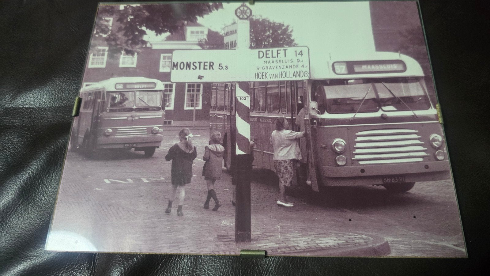 foto van bussen in Delft, jaren '60, Ophalen of Verzenden, Gebruikt