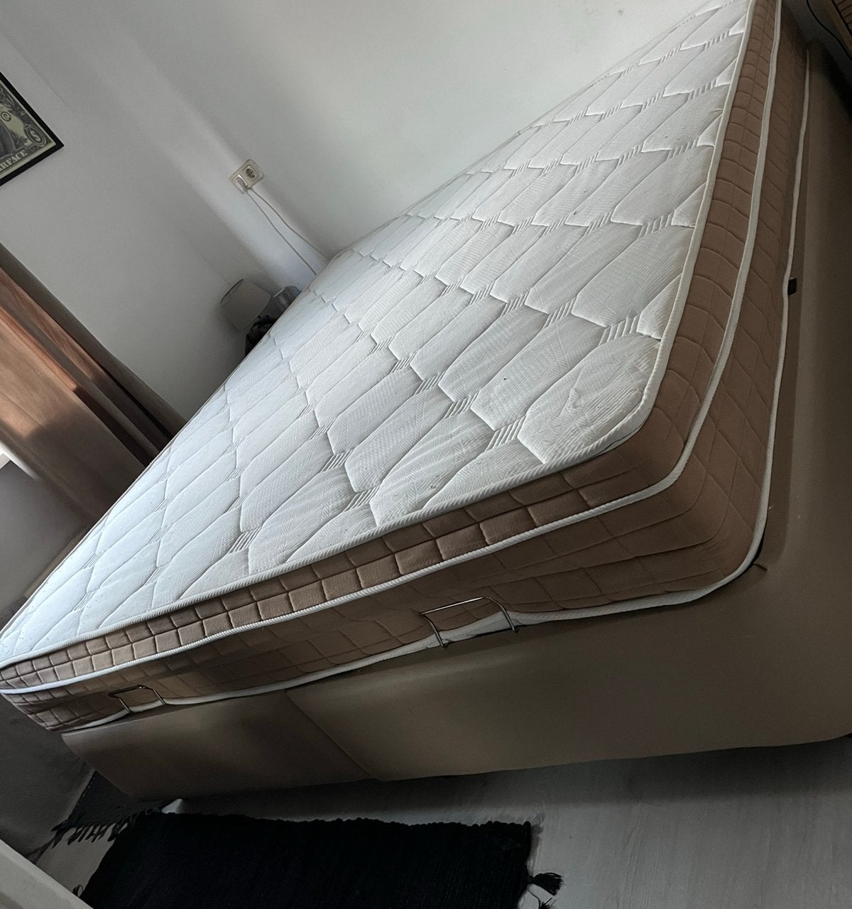 Boxspring taupe Imitatieleer TE KOOP!, Ophalen, Zo goed als nieuw, Tweepersoons, 180 cm