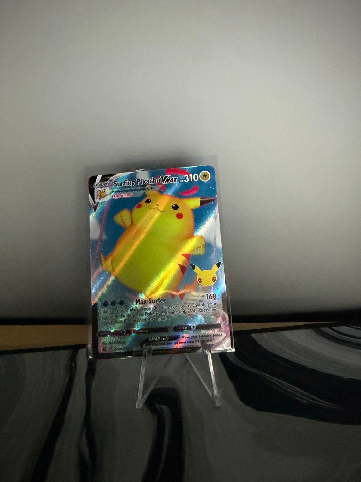 Pokémon Surfing Pikachu VMAX Kaart - Celebrations, Ophalen of Verzenden, Zo goed als nieuw, Losse kaart, Foil