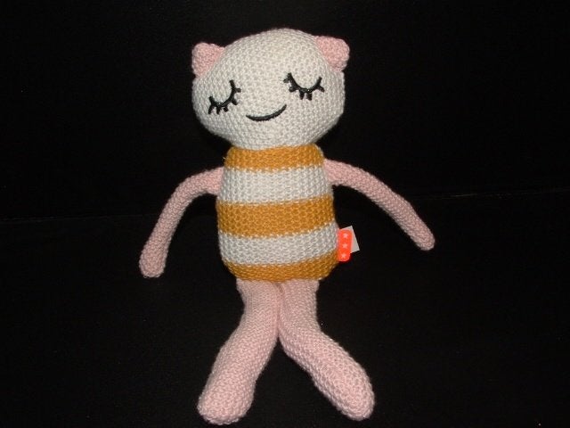 HEMA POES/KAT GEBREID/GEHAAKT WIT MET OKERGELE, Ophalen of Verzenden, Nieuw, Overige typen