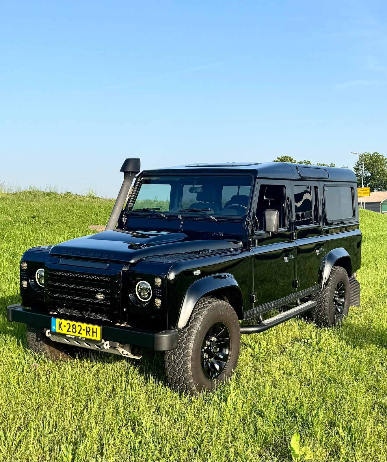 Land Rover Defender 2.4D Xtech 150pk 2009 7-seater Topstaat!, 1940 kg, Zwart, 4 cilinders, Zwart