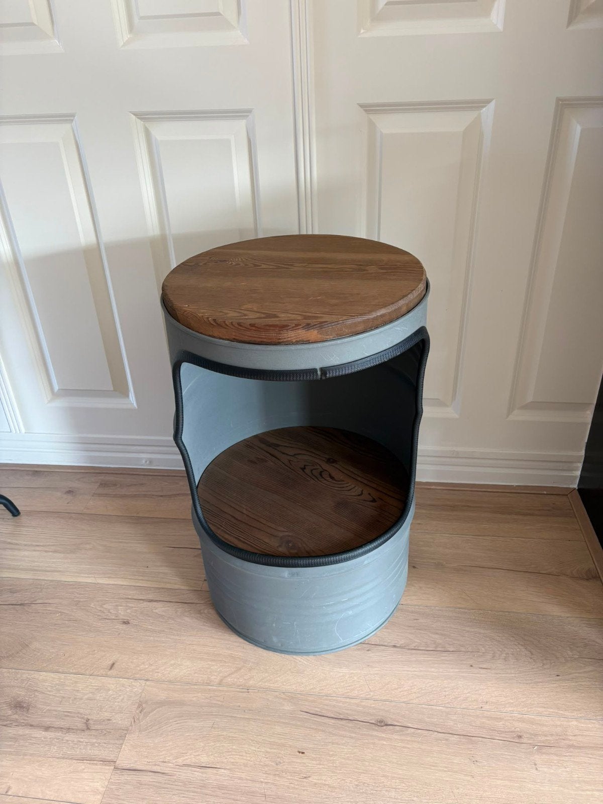 Leuk bijzet tafeltje olievat, Ophalen, Rond, Minder dan 55 cm, 45 tot 60 cm