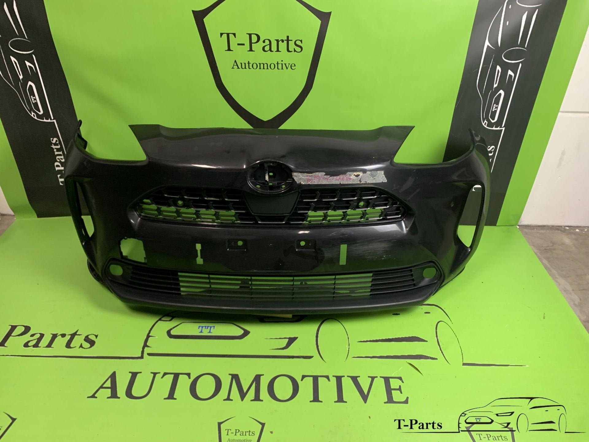 toyota yaris cross voorbumper bumper PDC, Auto-onderdelen, Carrosserie en Plaatwerk, Bumper, Toyota, Gebruikt, Ophalen of Verzenden