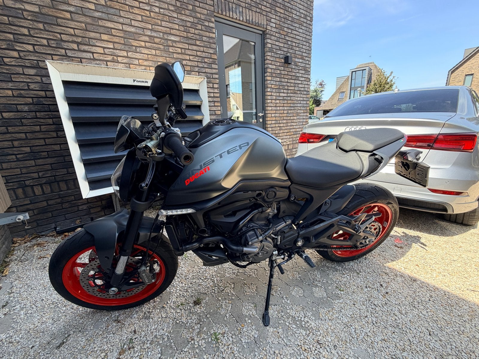 Ducati Monster 937+ - Goed onderhouden, weinig kilometers, 2 cilinders, Sportuitlaat, Motorrijbewijs A, Gebruikt