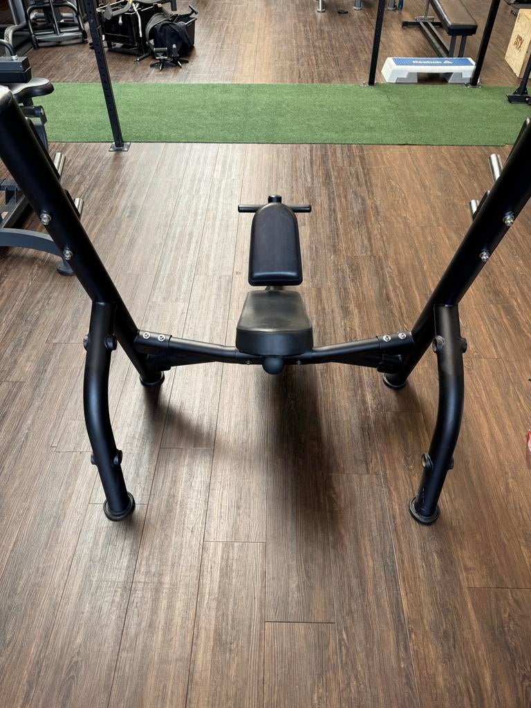 Matrix Olympic Incline Bench, Ophalen, Gebruikt, Metaal, Borst