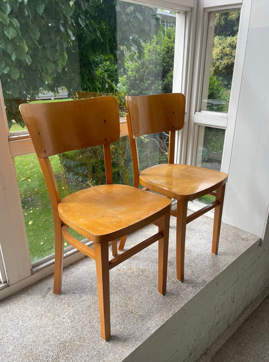 2 Thonet stoelen, Huis en Inrichting, Stoelen, Ophalen, Gebruikt, Bruin, Twee