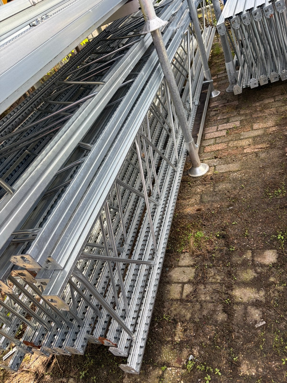 Metalsistem staanders legborstelling 60 diep 5 meter hoog, Ophalen, Zo goed als nieuw, IJzer