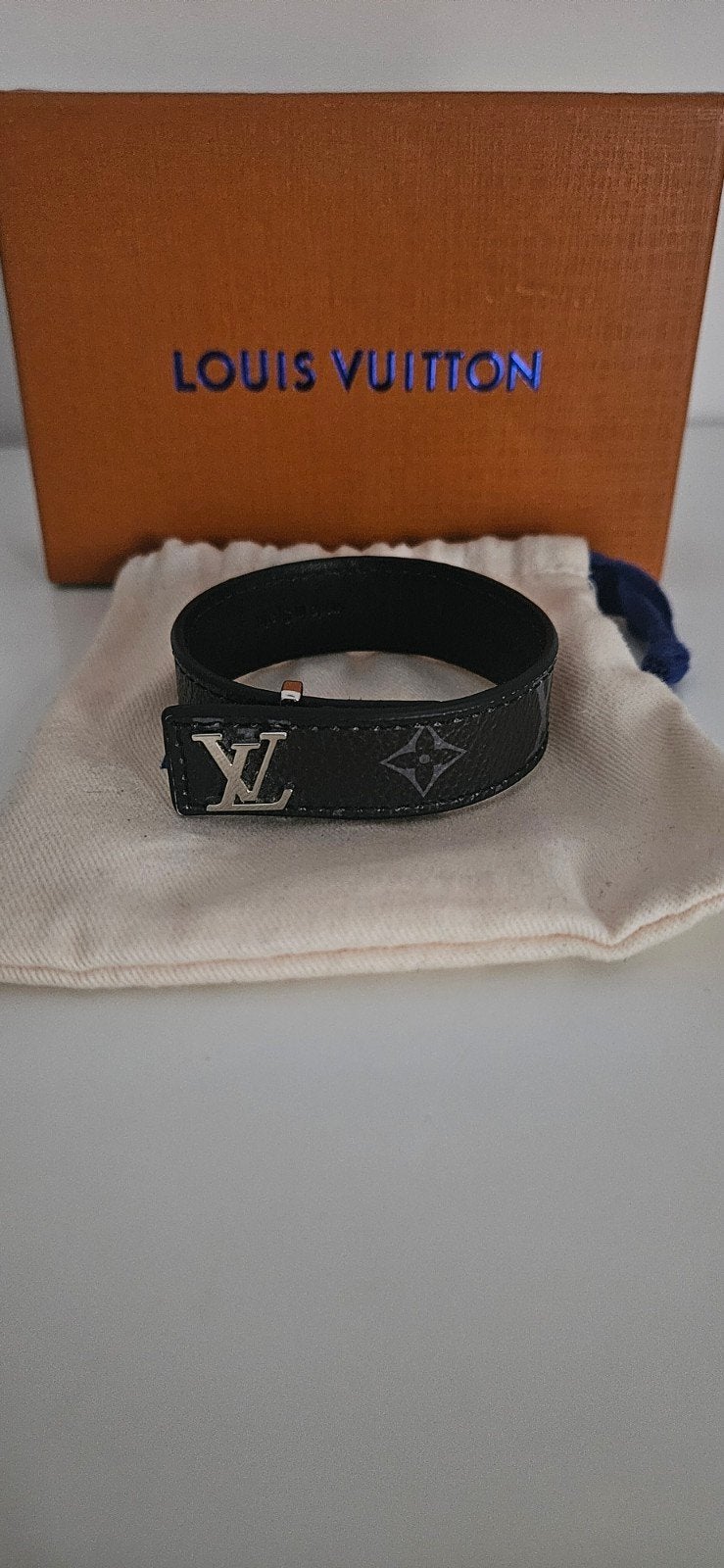 Louis Vuitton slim bracelet, Ophalen of Verzenden, Zo goed als nieuw, Zwart, Leer