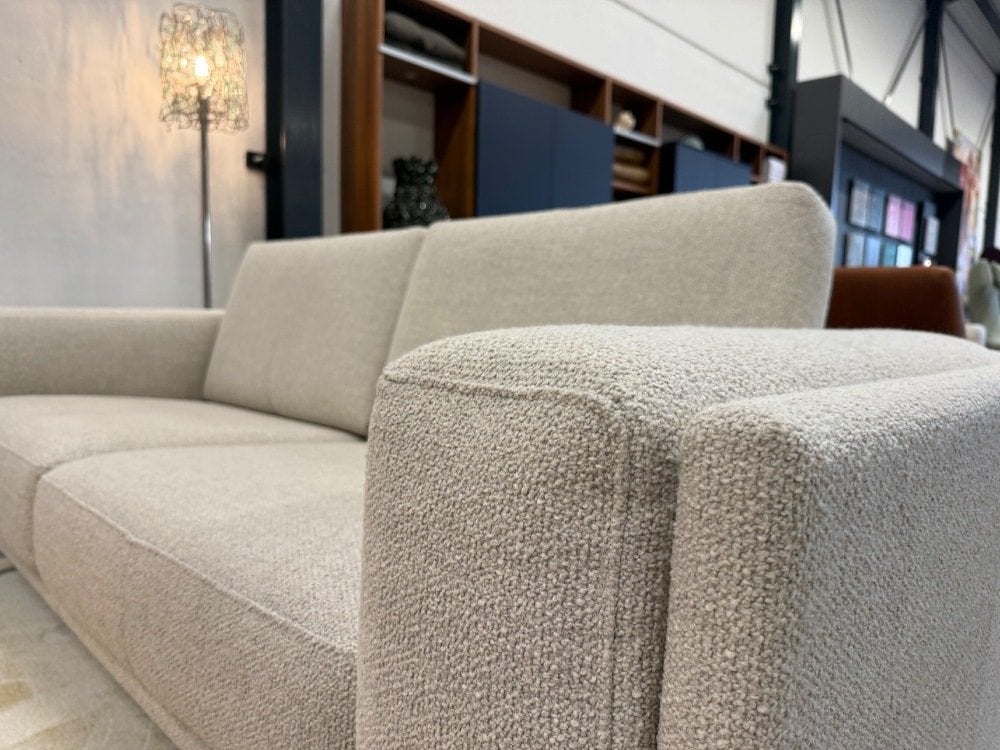 Nieuwstaat Leolux Bellice Bank Monza Stof off white 213, Leolux, Info@leolux.nl, Driepersoons, Ophalen of Verzenden