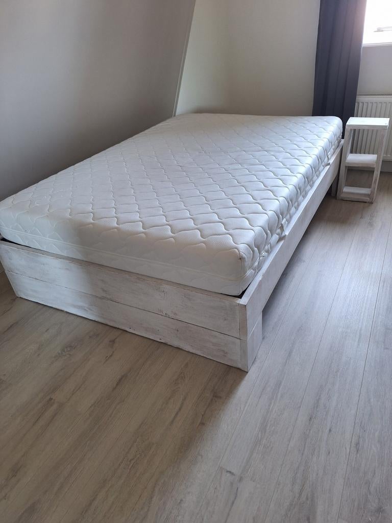 Steigerhouten bed 140x200cm met lattenbodem en matras, Verzenden, Wit, Steigerhout, Tweepersoons