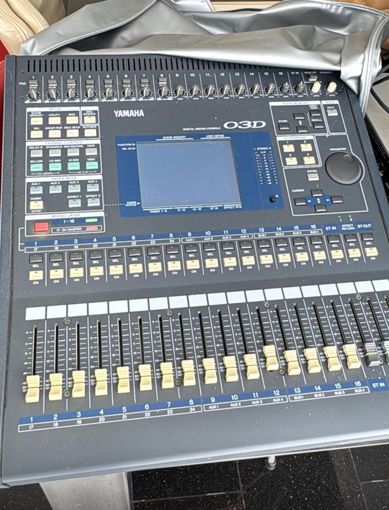 Yamaha 03D Digitale Mixer met originele beschermhoes, Ophalen, Gebruikt, 20 kanalen of meer, Microfooningang