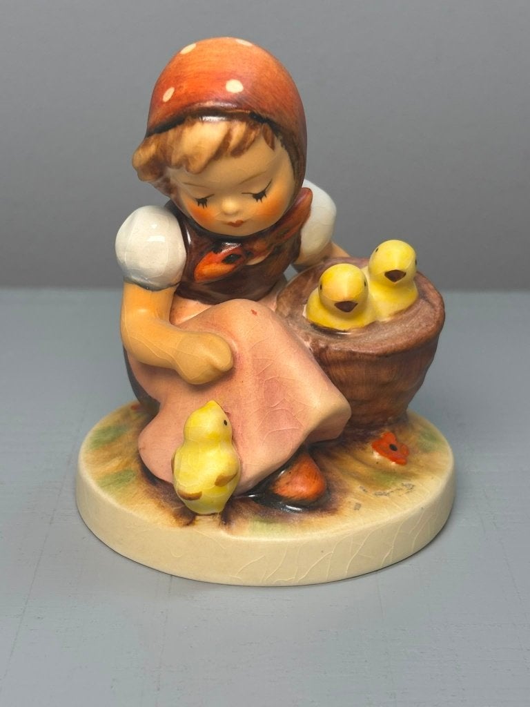 Goebel Hummel Chick Girl – HUM 57/0, Ophalen of Verzenden, Gebruikt, Hummel