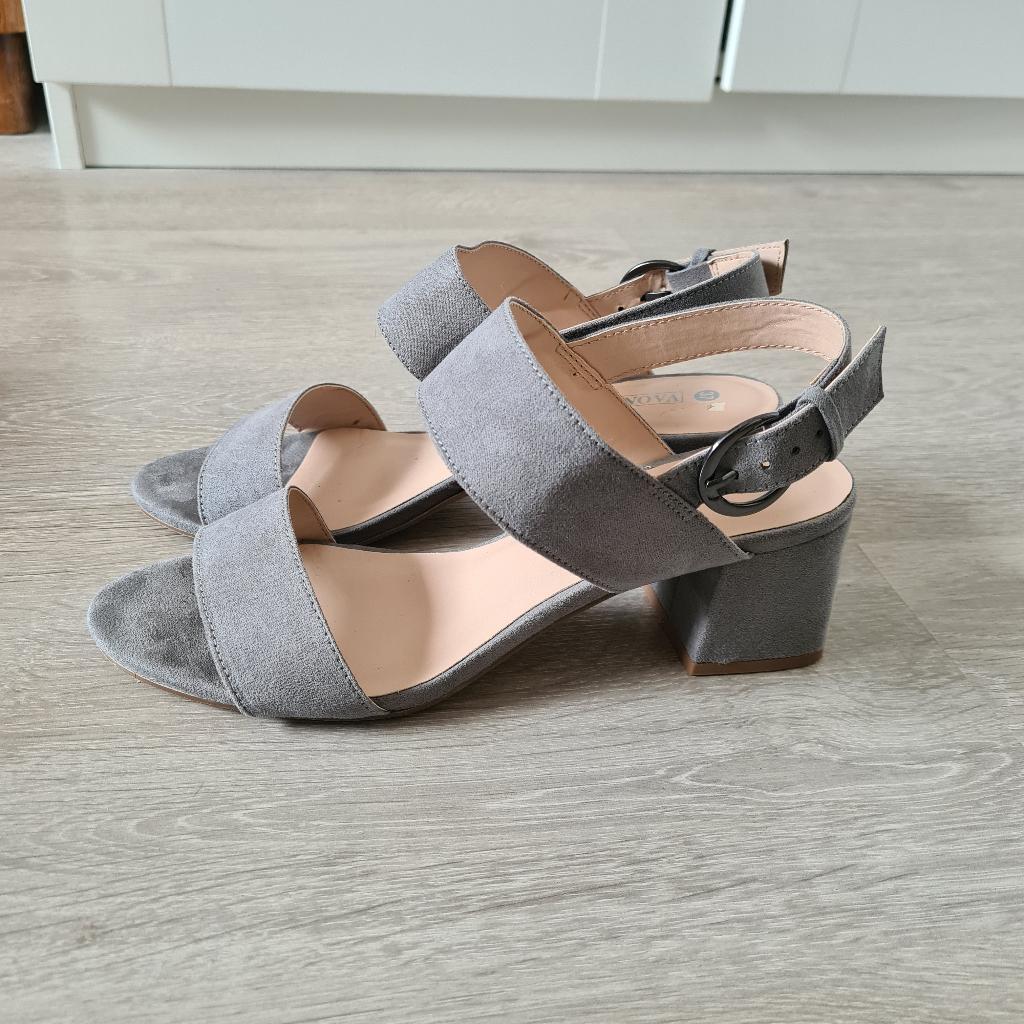 Sandalen met hak - bruiloft - gala, Grijs, Gedragen, Sandalen of Muiltjes, Ophalen of Verzenden