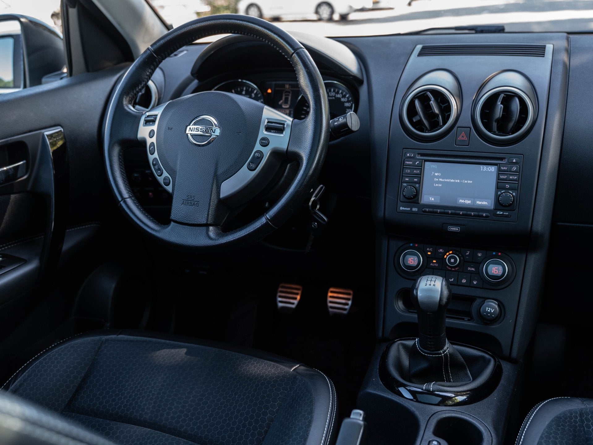Nissan Qashqai 1.6 360 NAP | PANORAMA DAK | 360 CAMERA | FAC, Auto's, Voorwielaandrijving, Euro 5, Gebruikt, 4 cilinders