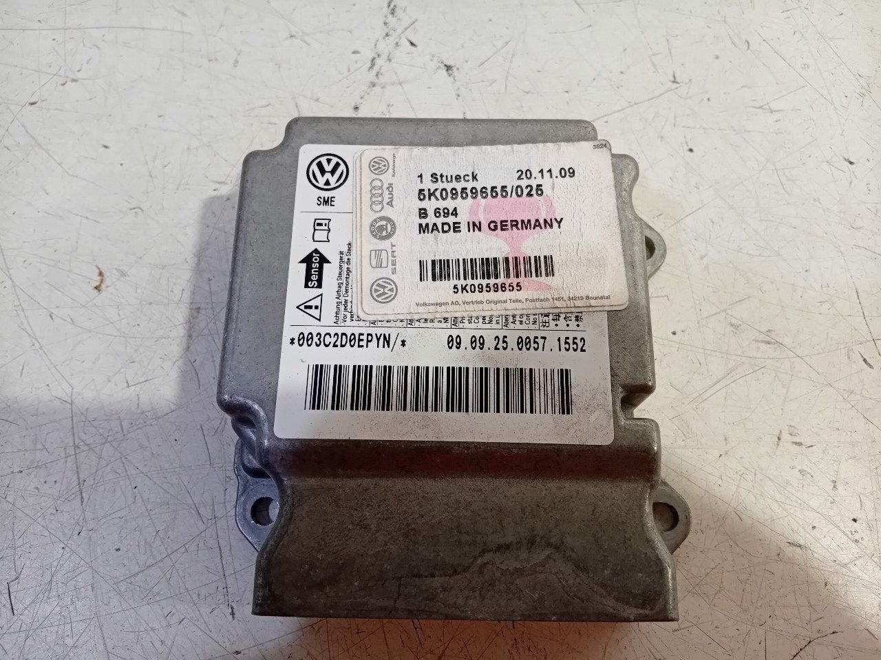 Airbag module Volkswagen Golf, Onderdelen@venauto.nl, Van der Ven Autorecycling B.V., Gebruikt, Ettenseweg 76, 4706 PB Roosendaal, The Netherlands