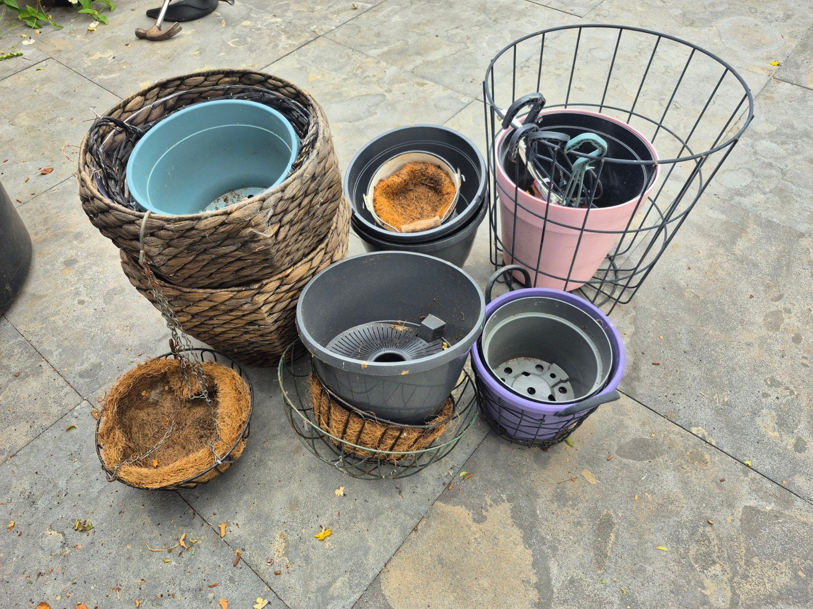 Diverse bloempotten en manden gratis op te halen, Tuin en Terras, Kunststof, Gebruikt, Rond, Minder dan 40 cm