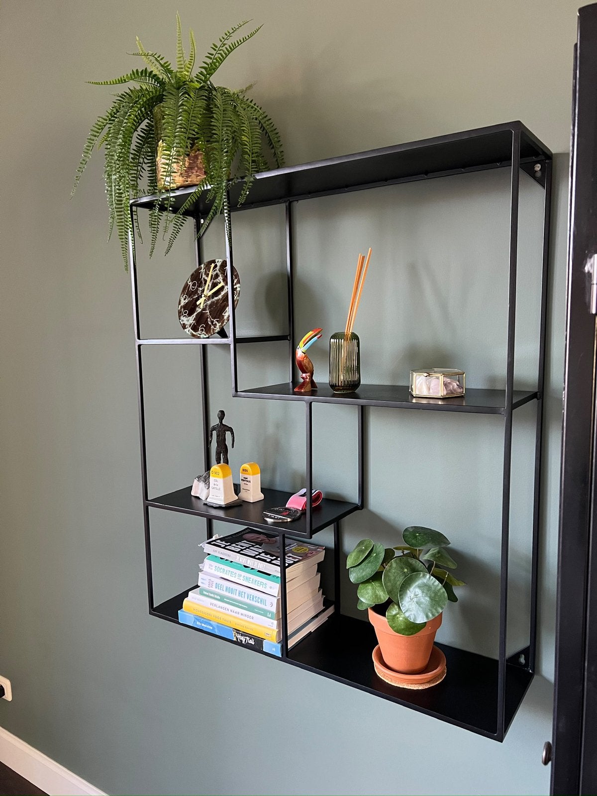 Bodilson | Metalen wandkast | Design kast | ZGAN, Huis en Inrichting, Ophalen, Zo goed als nieuw