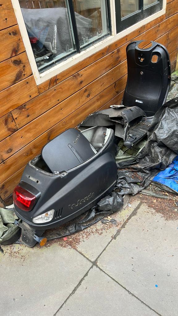 Vespa look onderdelen, Fietsen en Brommers, Brommeronderdelen | Scooters, Ophalen of Verzenden, Zo goed als nieuw, Vespa