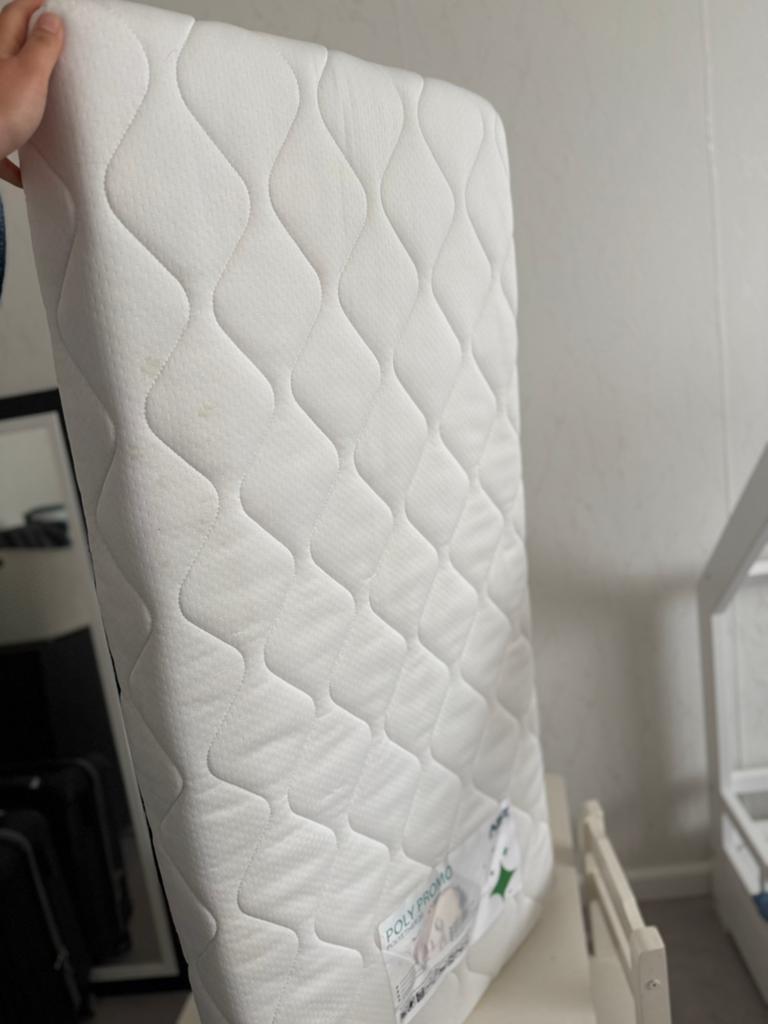 Zo goed als nieuw!! Matras ledikant 60 x 120cm, Huis en Inrichting, Slaapkamer | Matrassen en Bedbodems, Ophalen, 190 cm of minder