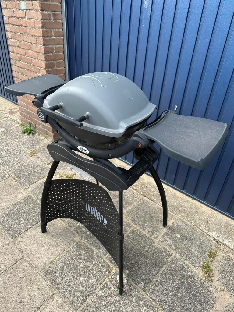 Nette incomplete Weber Q1400 elektronisch BBQ + standaard, Ophalen of Verzenden, Gebruikt