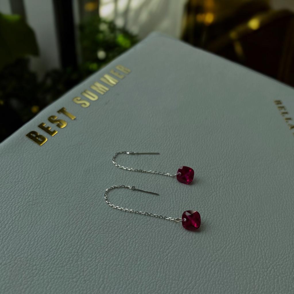 oorbellen 18K wit goud robijn, Hangers, Ophalen of Verzenden, Zo goed als nieuw, Met edelsteen