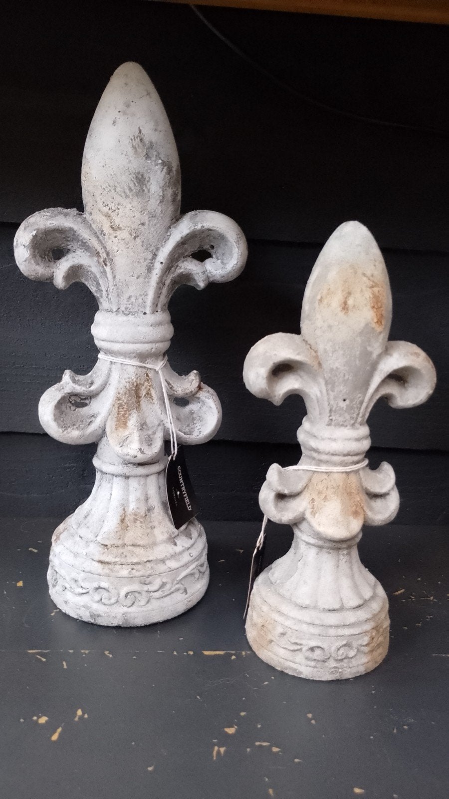 FRANSE LELIE Set van 2 decoratieve ornamenten, Vintage, Gebruikt, Ophalen of Verzenden, Grijs