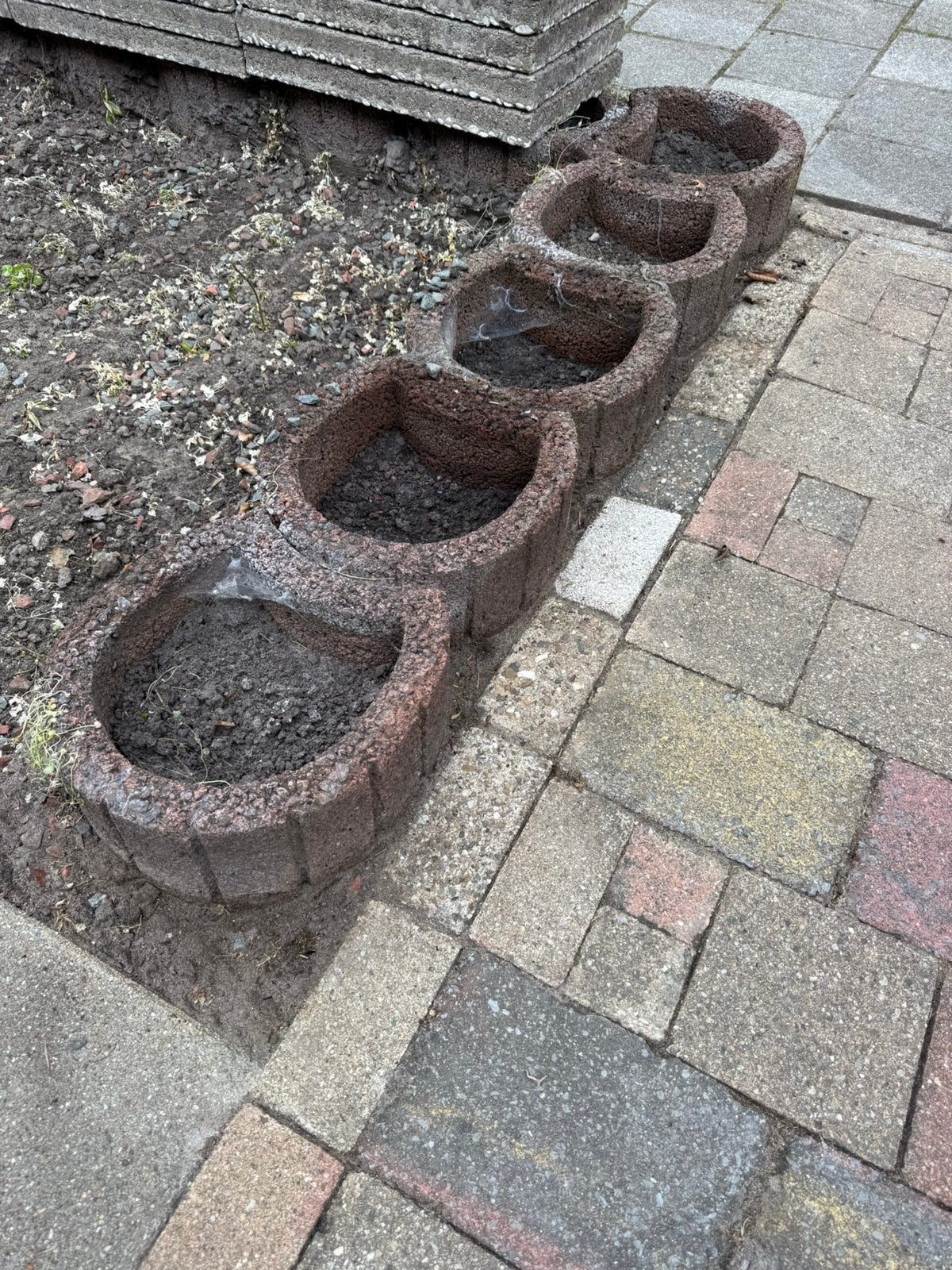 14 stuks betonnen bloembakken GRATIS, Tuin en Terras, Ophalen of Verzenden, Zo goed als nieuw, Rond, Minder dan 30 cm