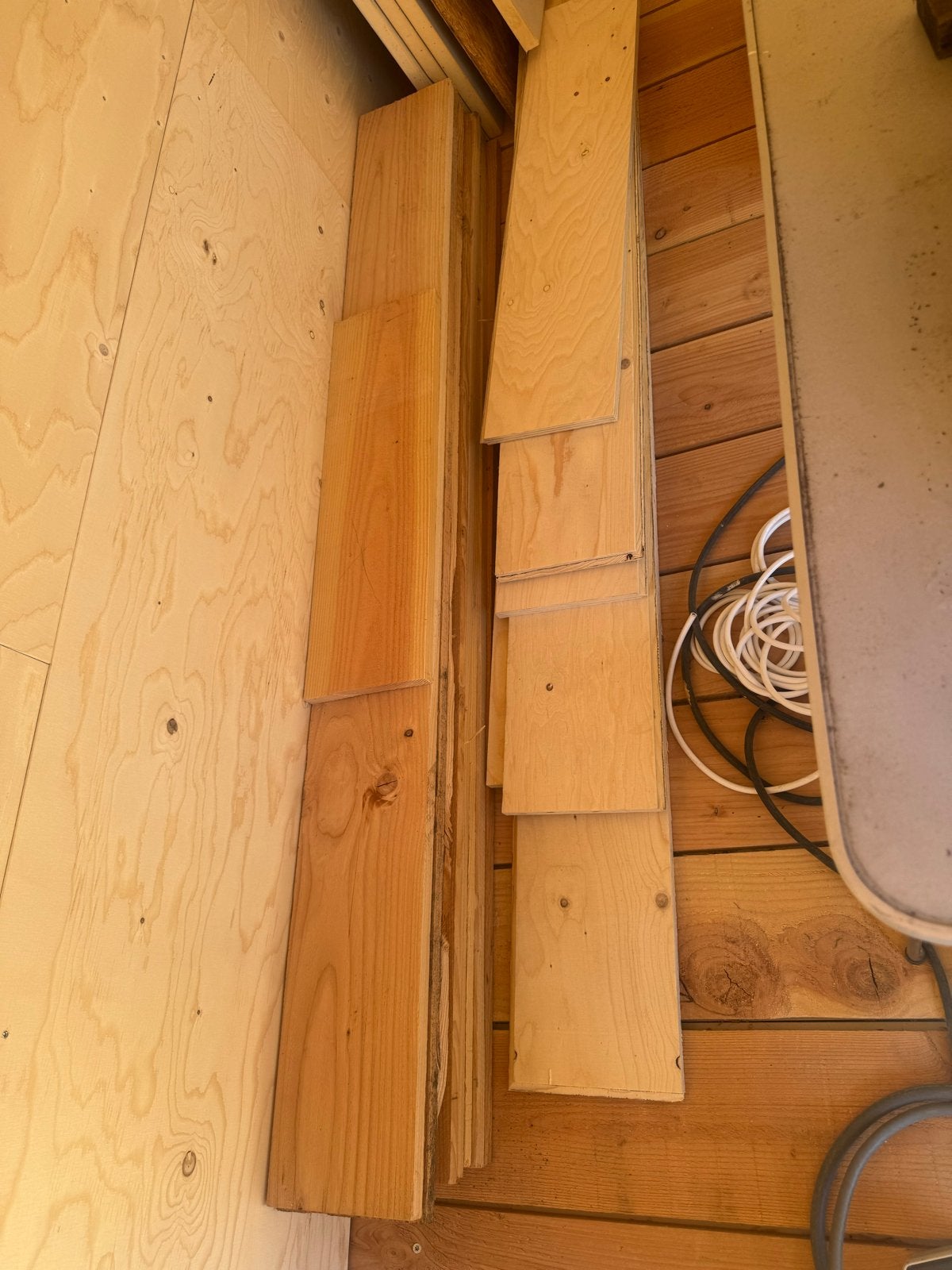 Diverse houten planken en balken - Gebruikt, Doe-het-zelf en Verbouw, Ophalen, Gebruikt, 25 tot 50 mm, Grenen