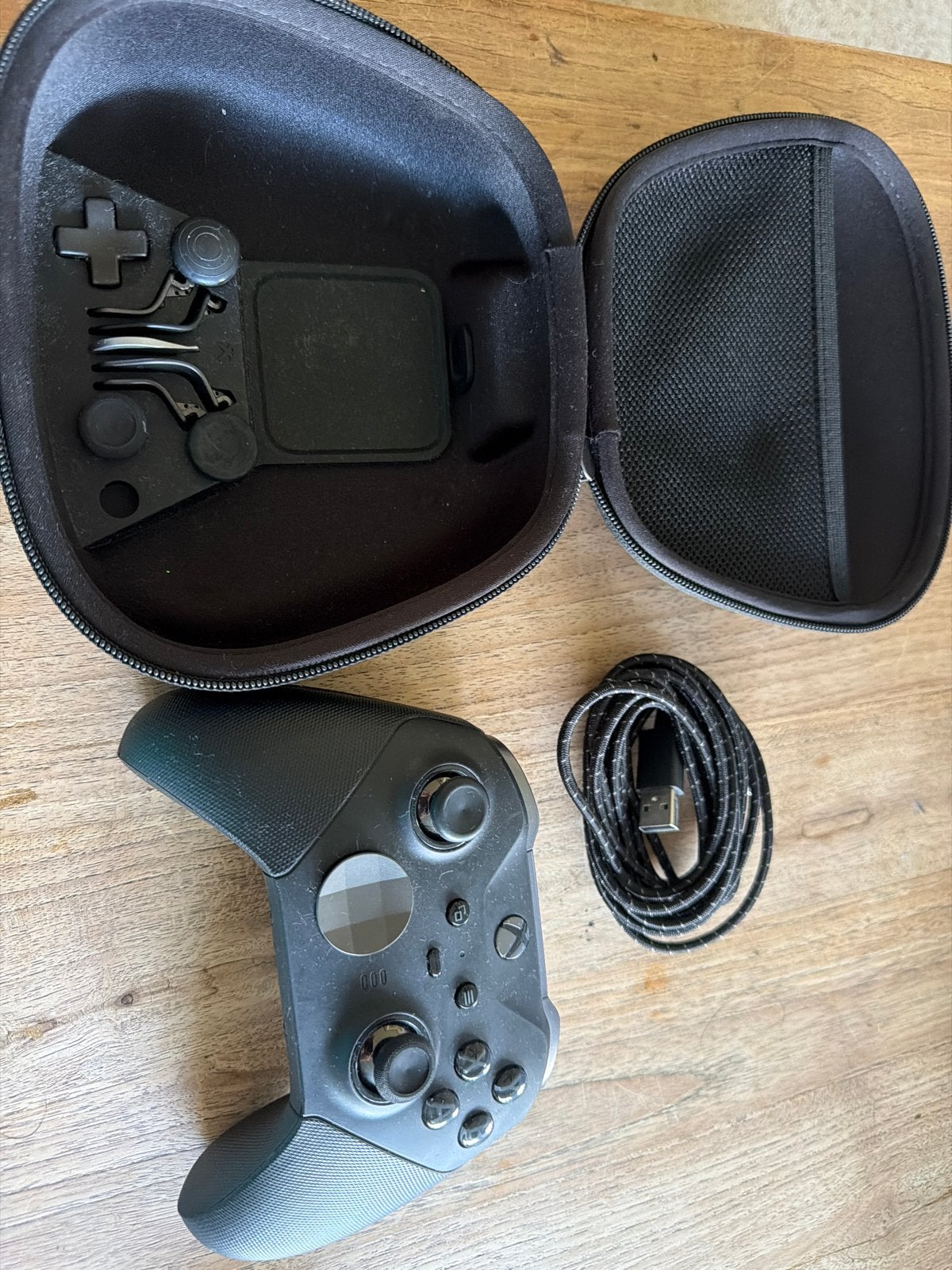 Xbox One Elite Controller Zwart incl. Oplaadsnoer, Spelcomputers en Games, Spelcomputers | Xbox | Accessoires, Gebruikt, Ophalen of Verzenden