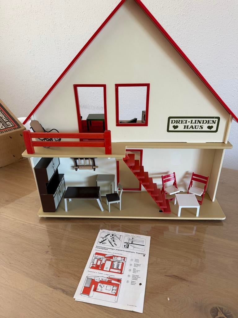 Vintage Poppenhuis 'Drei-Linden Haus' met Meubels, Ophalen of Verzenden, Gebruikt, Poppenhuis