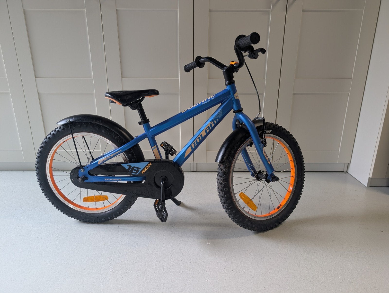 Volare Rocky Kinderfiets 18 inch - Blauw Oranje, Fietsen en Brommers, Fietsen | Kinderfietsjes, Ophalen, Velgrem, Volare, 16 tot 20 inch