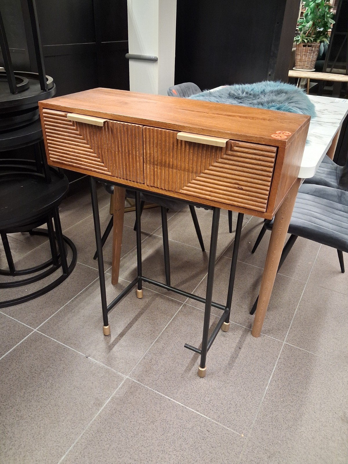 nieuw ladekastje nachtkastje walnoot 75x90cm €125, Huis en Inrichting, Slaapkamer | Nachtkastjes, Ophalen, Minder dan 45 cm, .