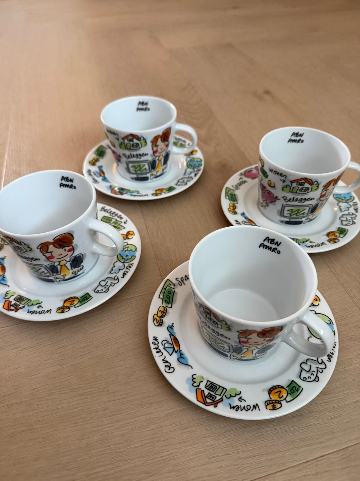Blond Amsterdam ABN Amro set 4 delig NIEUW, Ophalen, Nieuw, Porselein, Kop en/of schotel