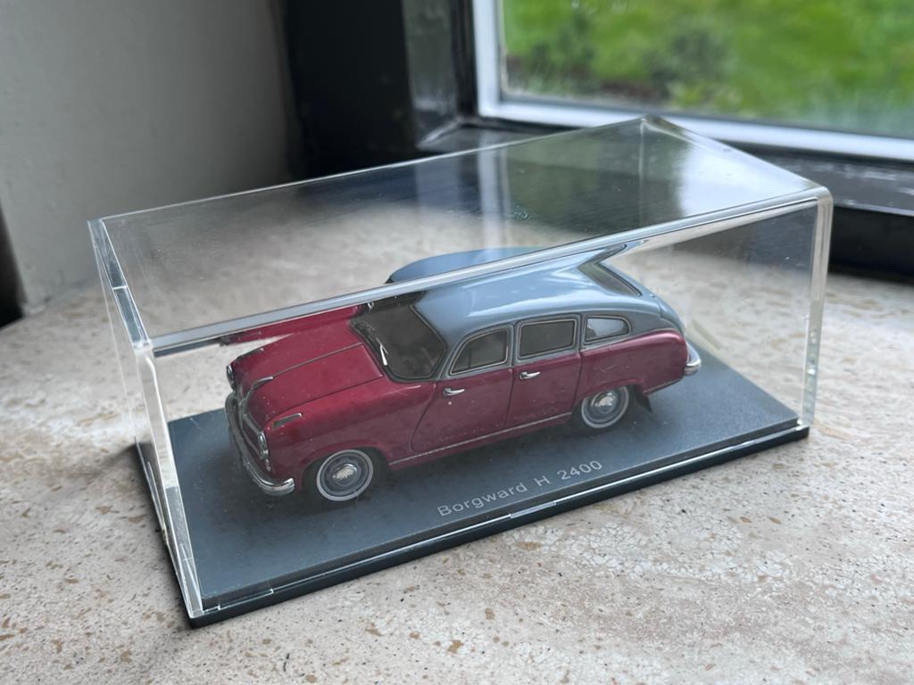 Borgward H 2400 Schaalmodel - Neo Scale Models - 1:43, Hobby en Vrije tijd, Modelauto's | 1:43, Ophalen of Verzenden, Zo goed als nieuw