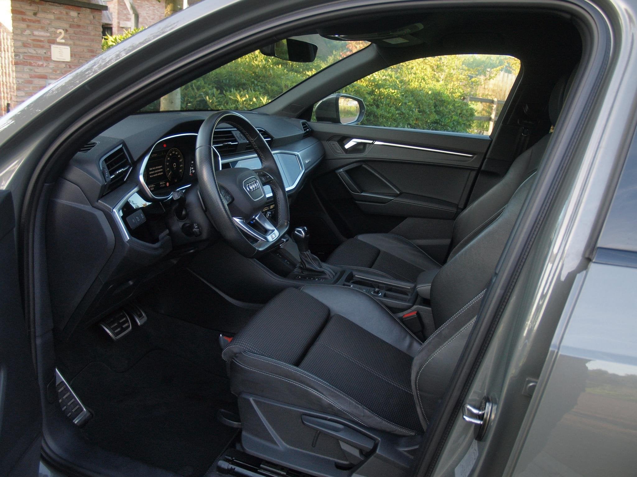 Audi Q3 45 TFSI e S edition | S-Line | Sonos Geluidinstallat, Auto's, Dealer onderhouden, Gebruikt, Leder en Stof, Adaptive Cruise Control