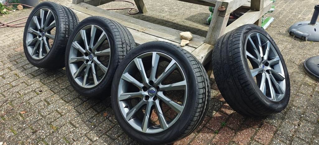Volvo 19 inch Bor velgen met banden, Ophalen, 19 inch, Zomerbanden