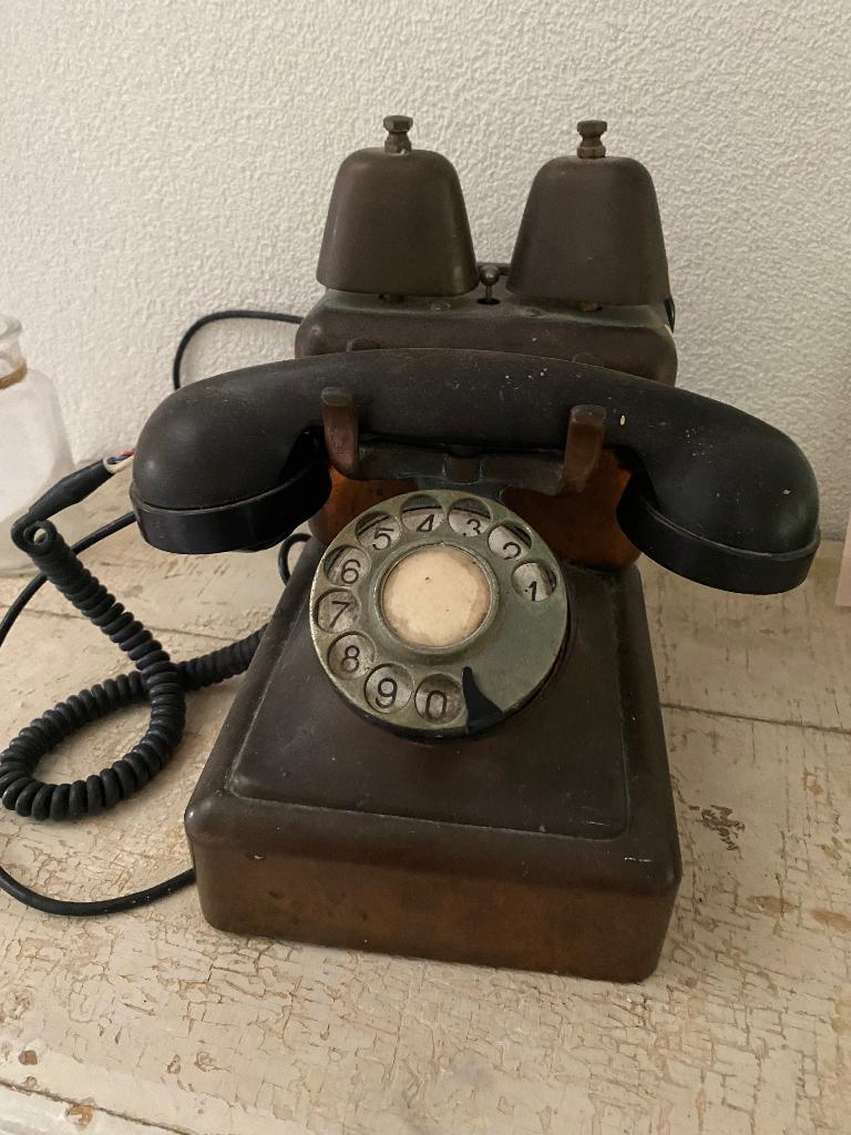 Koperen oude telefoon, Ophalen