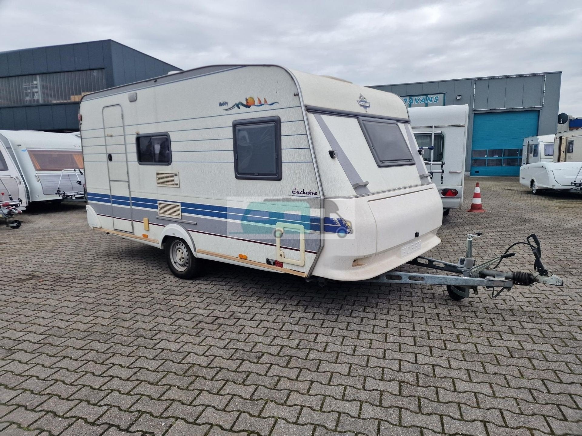Hobby exclusive 440 Frans bed (bj 2000), Hobby, Bedrijf, Tot en met 3, Schokbreker