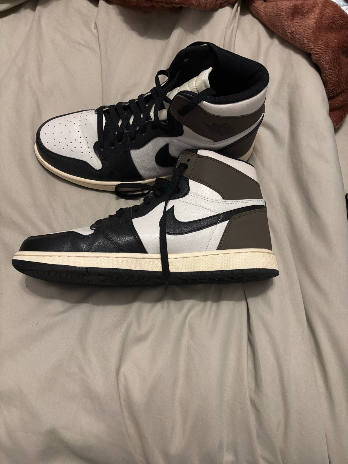 Nike Air Jordan 1 High OG Dark Mocha - Maat 46, Kleding | Heren, Ophalen of Verzenden, Zo goed als nieuw, Bruin, Sneakers of Gympen
